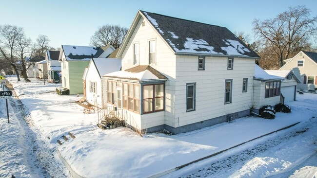 Building Photo - Updated House on the South Side