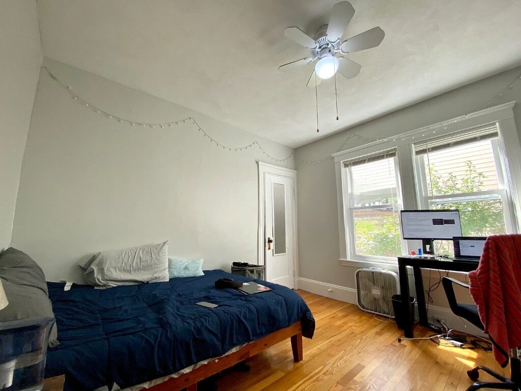 Building Photo - 38 George St