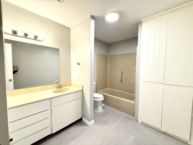 Building Photo - 39 Melody Ln