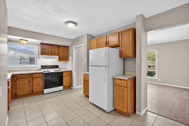 Building Photo - 3 Bedroom Ranch Style Home In Dellwood