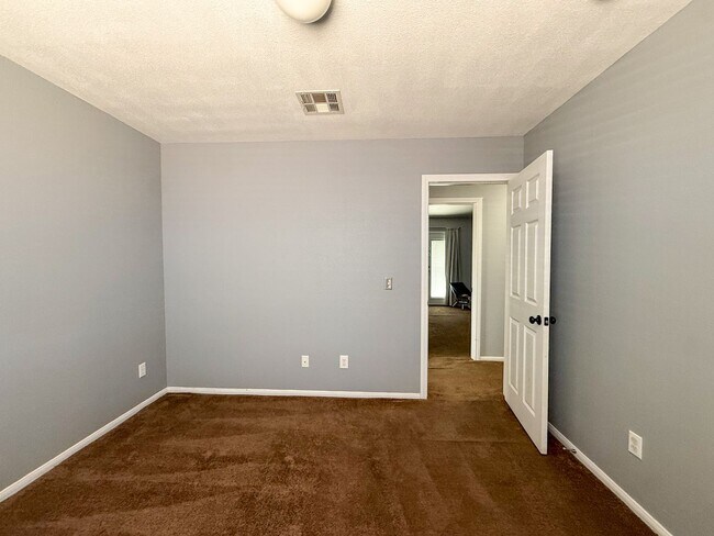 Building Photo - 29 Palms Home with Attached Garage