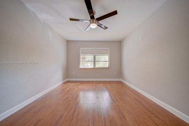 Building Photo - 13872 SW 90th Ave