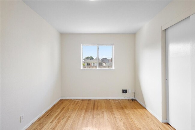 Building Photo - 2208 Buena Vista Ave