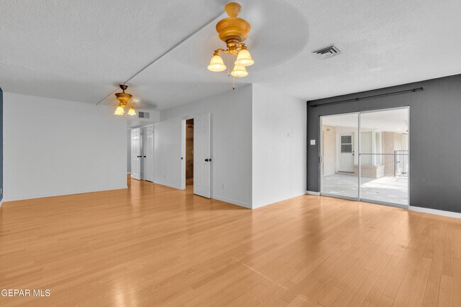 Building Photo - 4200 Wallington Dr