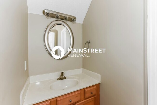 Building Photo - 3 Bedroom Pet-Friendly Home in Nashville, TN with Main Street Renewal