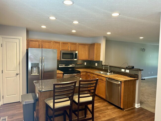 Building Photo - 5895 Canyon Creek Dr