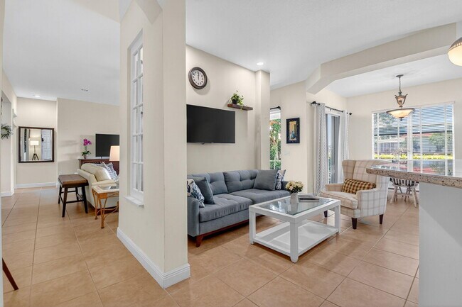 Building Photo - 9826 Vía Amati