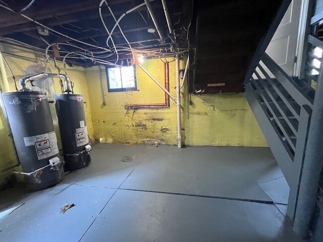 Building Photo - Updated 3 Bedroom Duplex