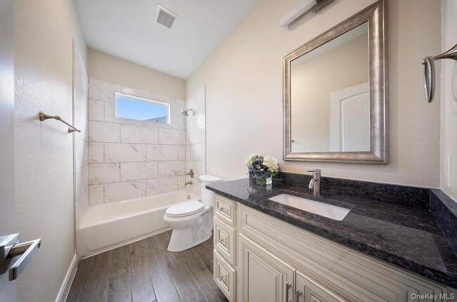 Building Photo - 1113 5th Ave