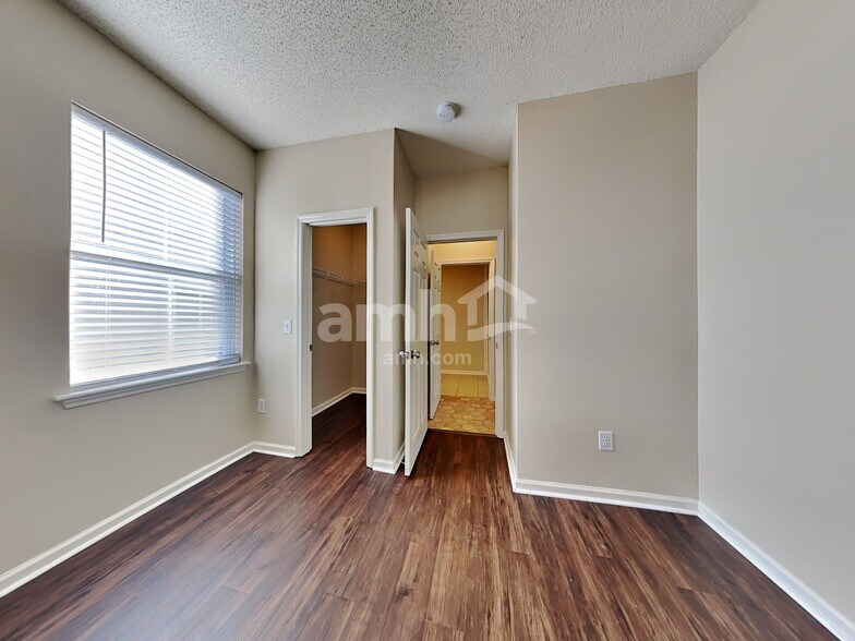 Building Photo - 62 Creek Bend Dr