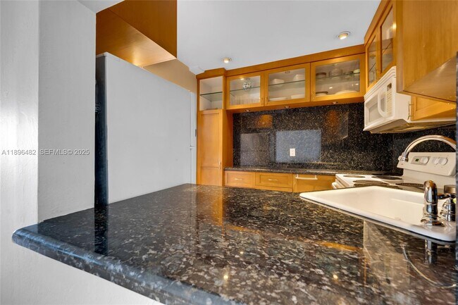 Building Photo - 6545 Indian Creek Dr