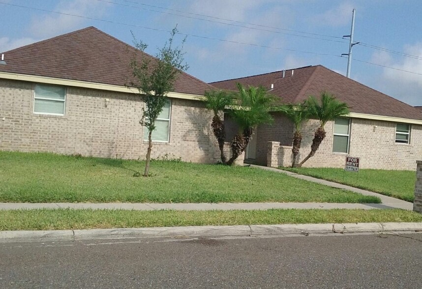 Building Photo - 1302 S Diplomat Dr