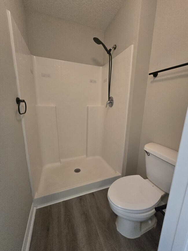Building Photo - 405 Brooklet Cir