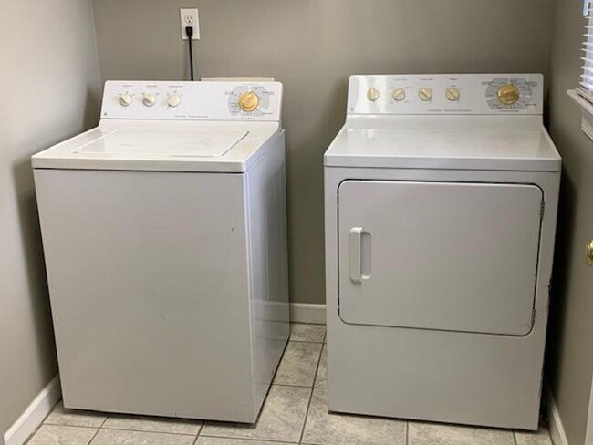 Building Photo - 2324 Buckstone Ct