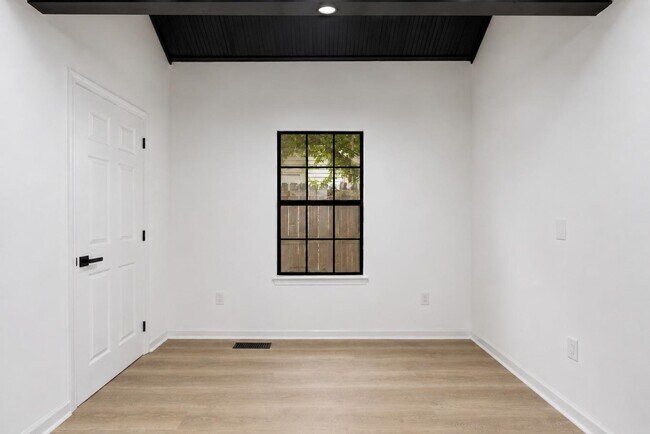 Building Photo - 3116 Domar St