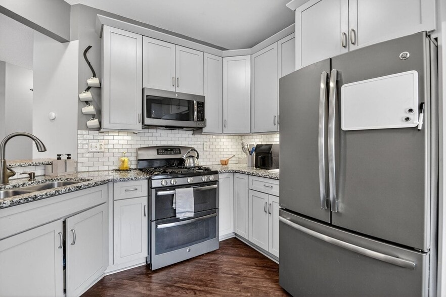 Building Photo - 6044 Steeplechase Ln