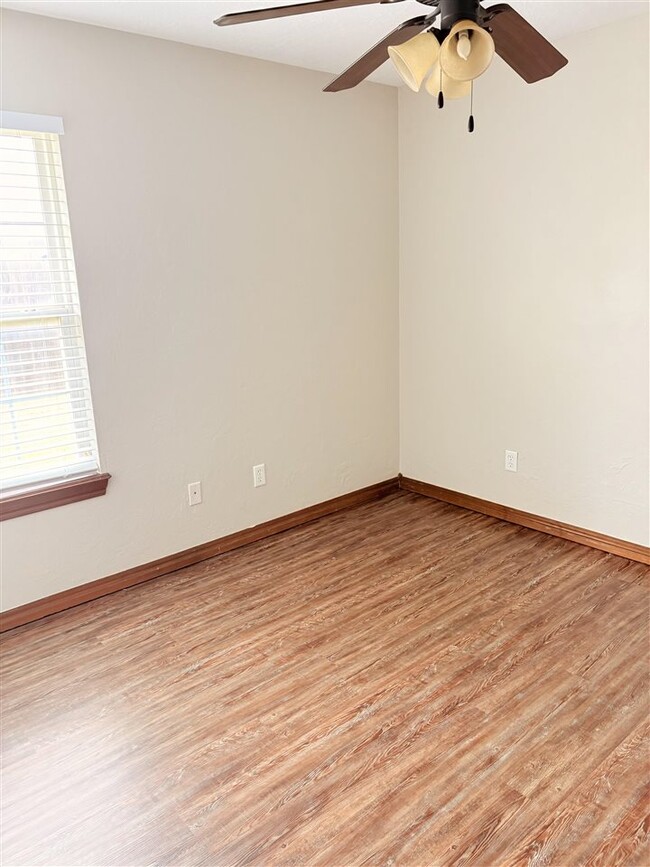 Building Photo - 1209 Alma Dr