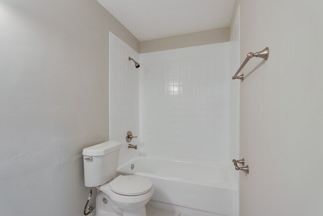 Building Photo - 1056 Malletwood Dr