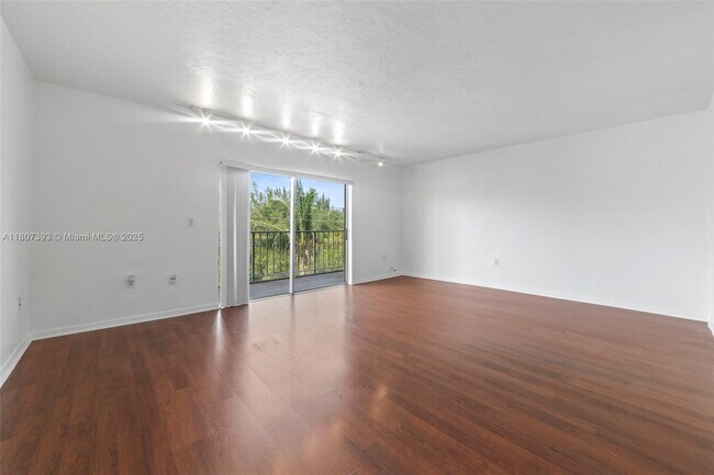 Building Photo - 2640 NE 135th St