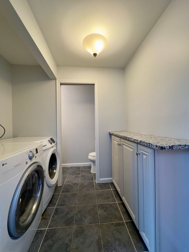 Building Photo - Charming 2 Bedroom/2.5 Bathroom Townhome in Upper Fells Point, MD!
