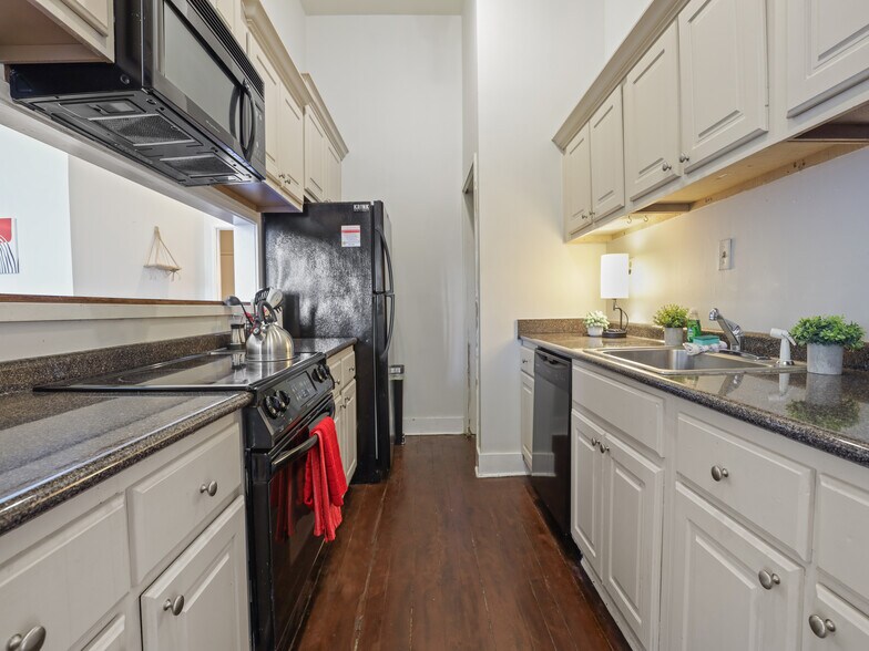 Building Photo - 66 S Front St