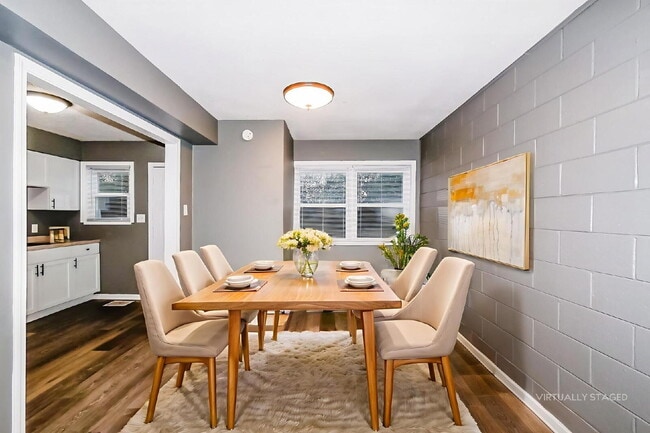 Building Photo - Charming 2 Bed, 1 Bath Apartment in Indianapolis - Don't Miss Out!