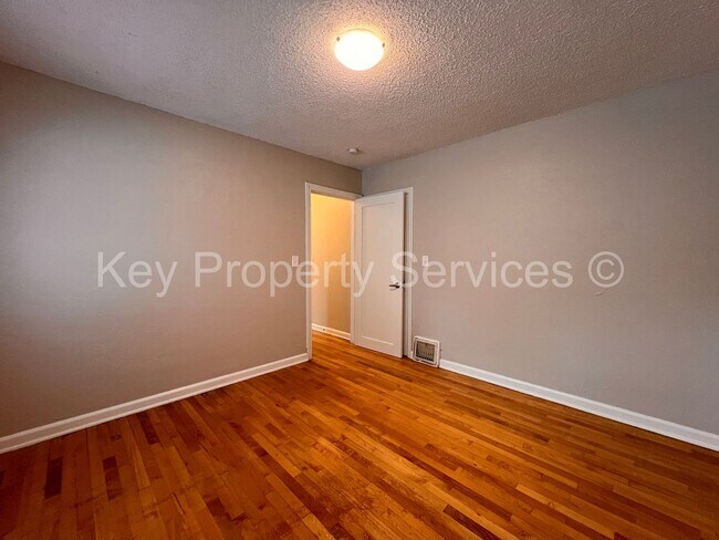 Building Photo - Charming Two Bedroom House near Downtown V...