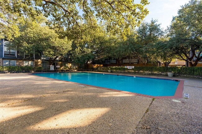 Building Photo - 5840 Spring Valley Rd