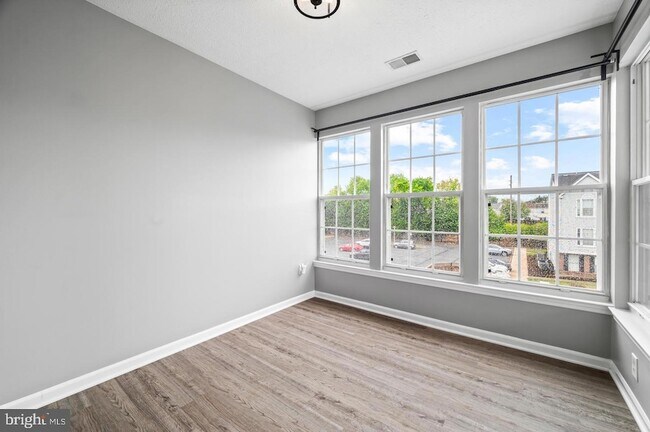 Building Photo - 611 Himes Ave
