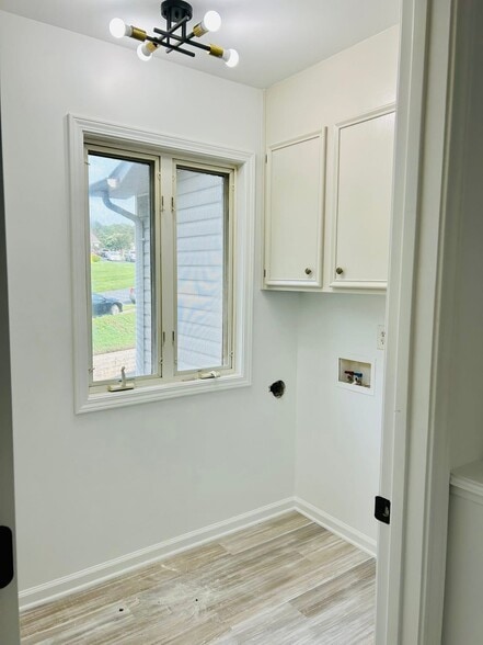 Building Photo - 3235 White Oak Ct