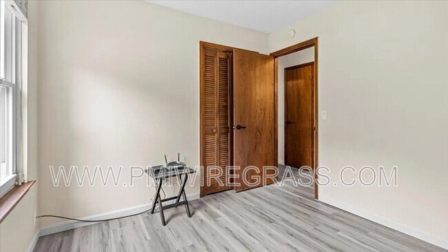 Building Photo - 214 Brookside Ln