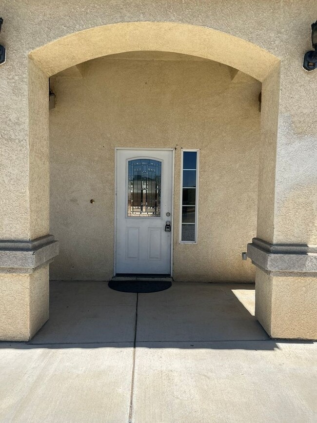 Building Photo - COMING SOON!! 4 bedrooms 2 bathroom home i...