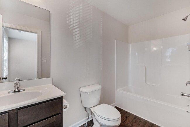 Building Photo - Holly Ridge End Unit Town Home Available!