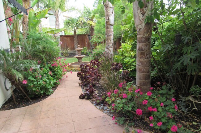 Building Photo - Gorgeous 5 Bed/4.5 Bath with Office in Perfect San Ramon Location