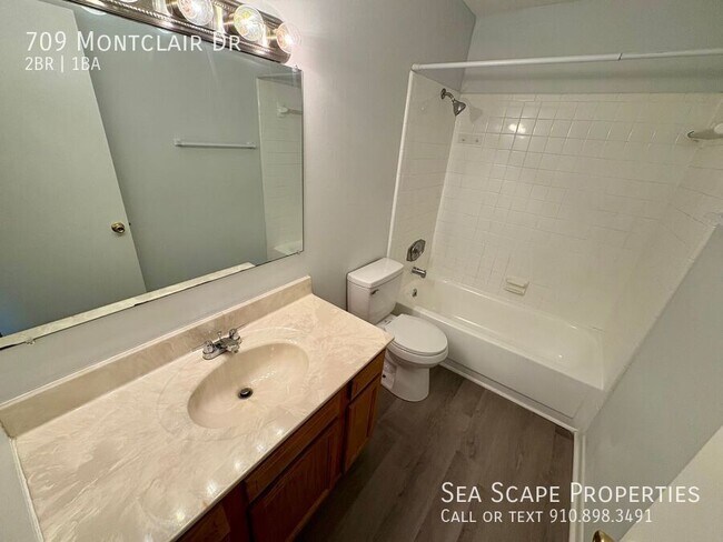Building Photo - 709 Montclair Dr