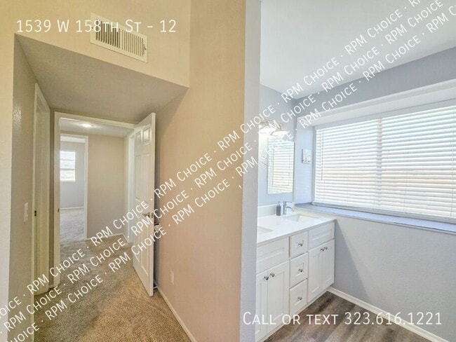 Building Photo - 1539 W 158th St