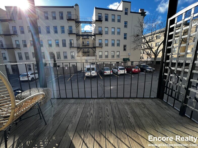 Building Photo - 32 Gordon St