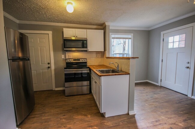 Building Photo - Stylish 2BR Retreat in Vibrant Highland Park Neighborhood!