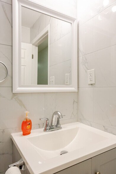 Building Photo - 1816 S 9th St