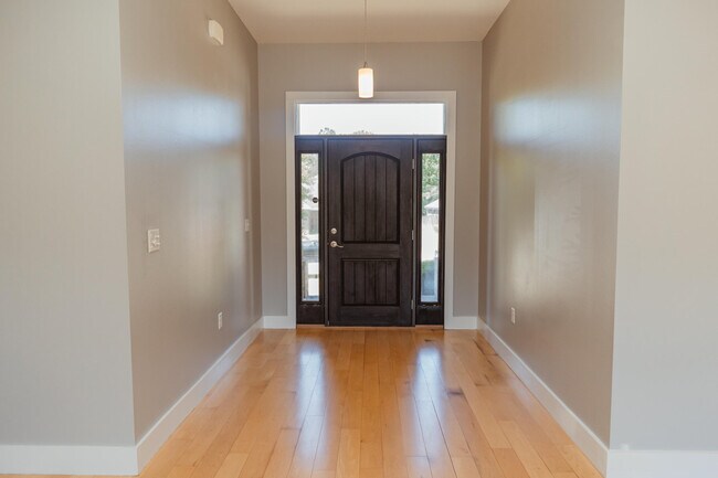 Building Photo - 133 Alicia Dr