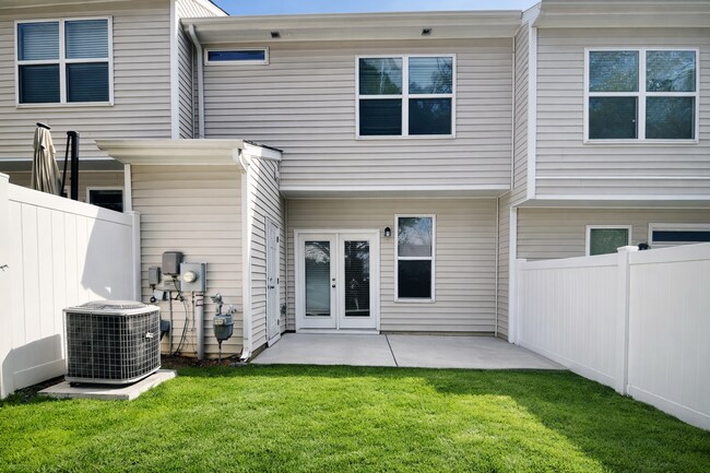 Building Photo - Beautiful 2 Bedroom Townhome in Olde Whitehall – Charlotte, NC