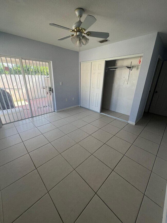 Building Photo - 3004 San Remo Cir