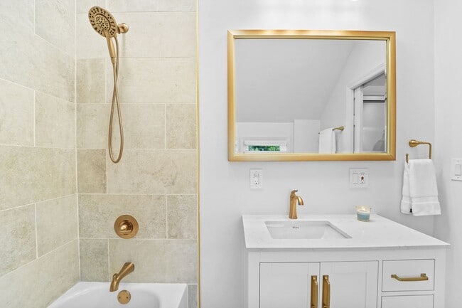 Building Photo - 116 Mary St