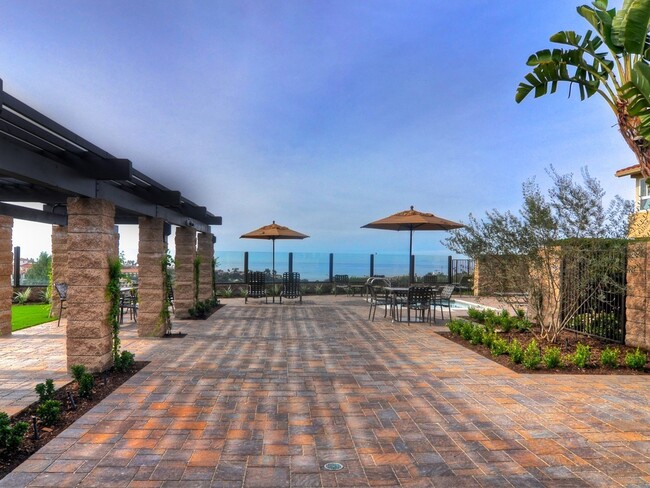 Building Photo - Stunning OCEAN VIEW!