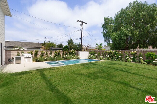 Building Photo - 12470 Lucile St