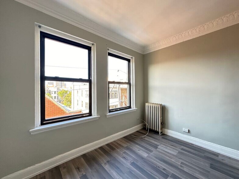 Building Photo - 3824 N Fremont