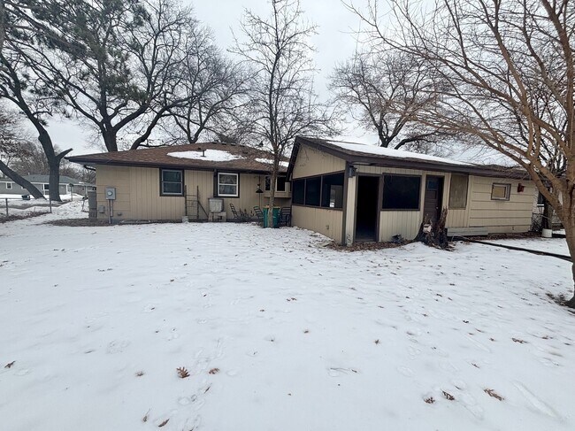 Building Photo - 10450 Washington Blvd NE