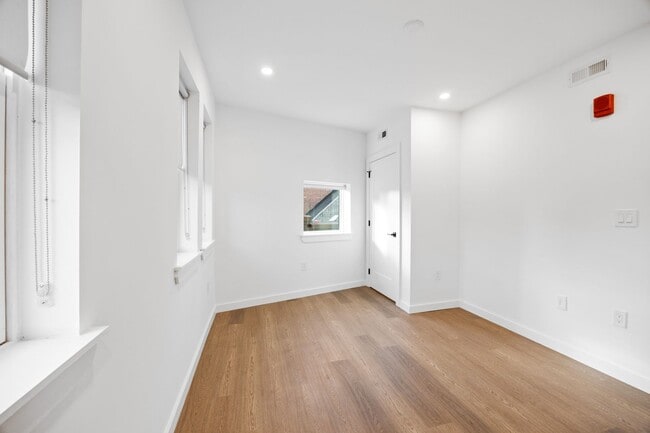 Building Photo - Welcome to the Oswalds Place Apartments!