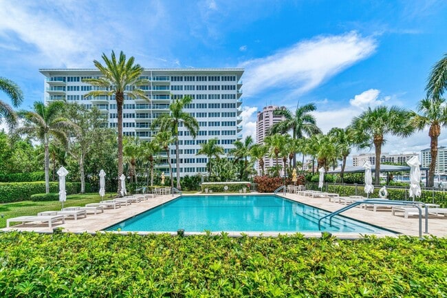 Building Photo - 875 E Camino Real