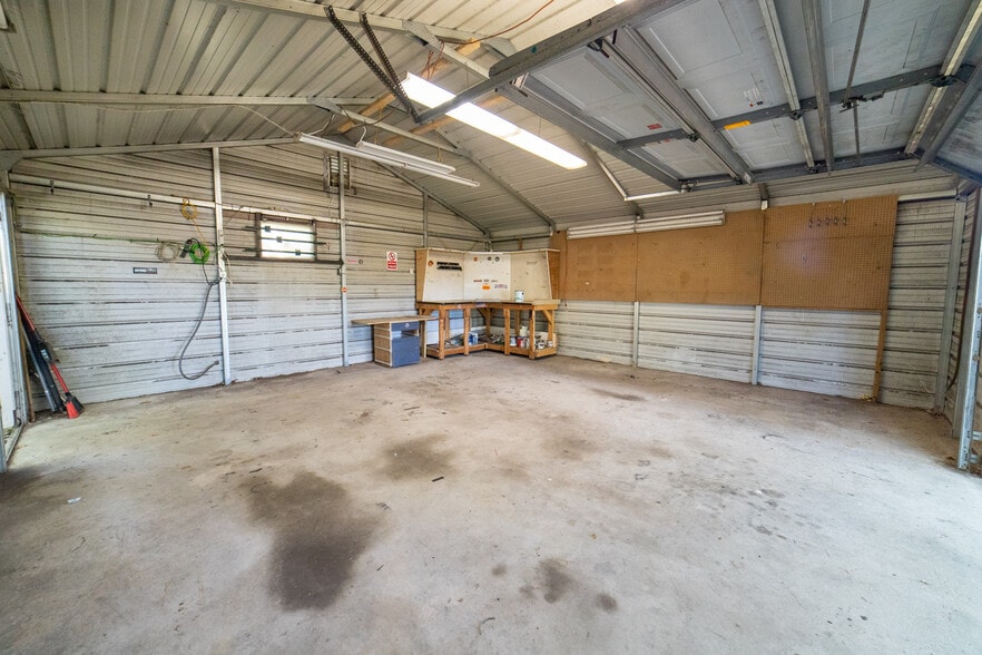 Garage/Workshop - 1101 Nantucket Ave